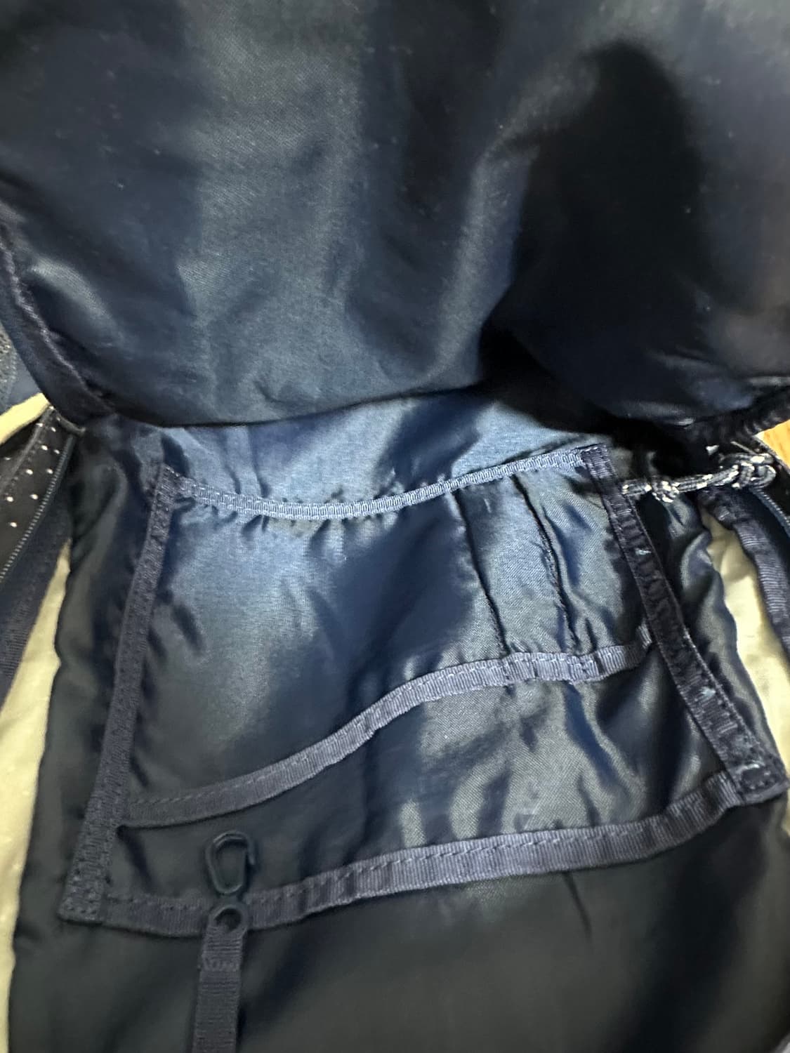 콜맨 도트 백팩 상품이미지7