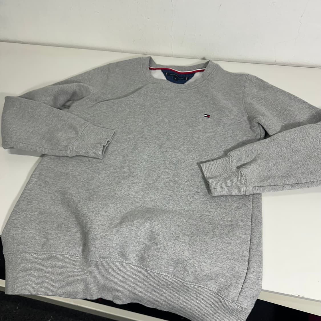 S 90 타미힐피거 그레이 기본로고 면 맨투맨 남여공용 상품이미지4