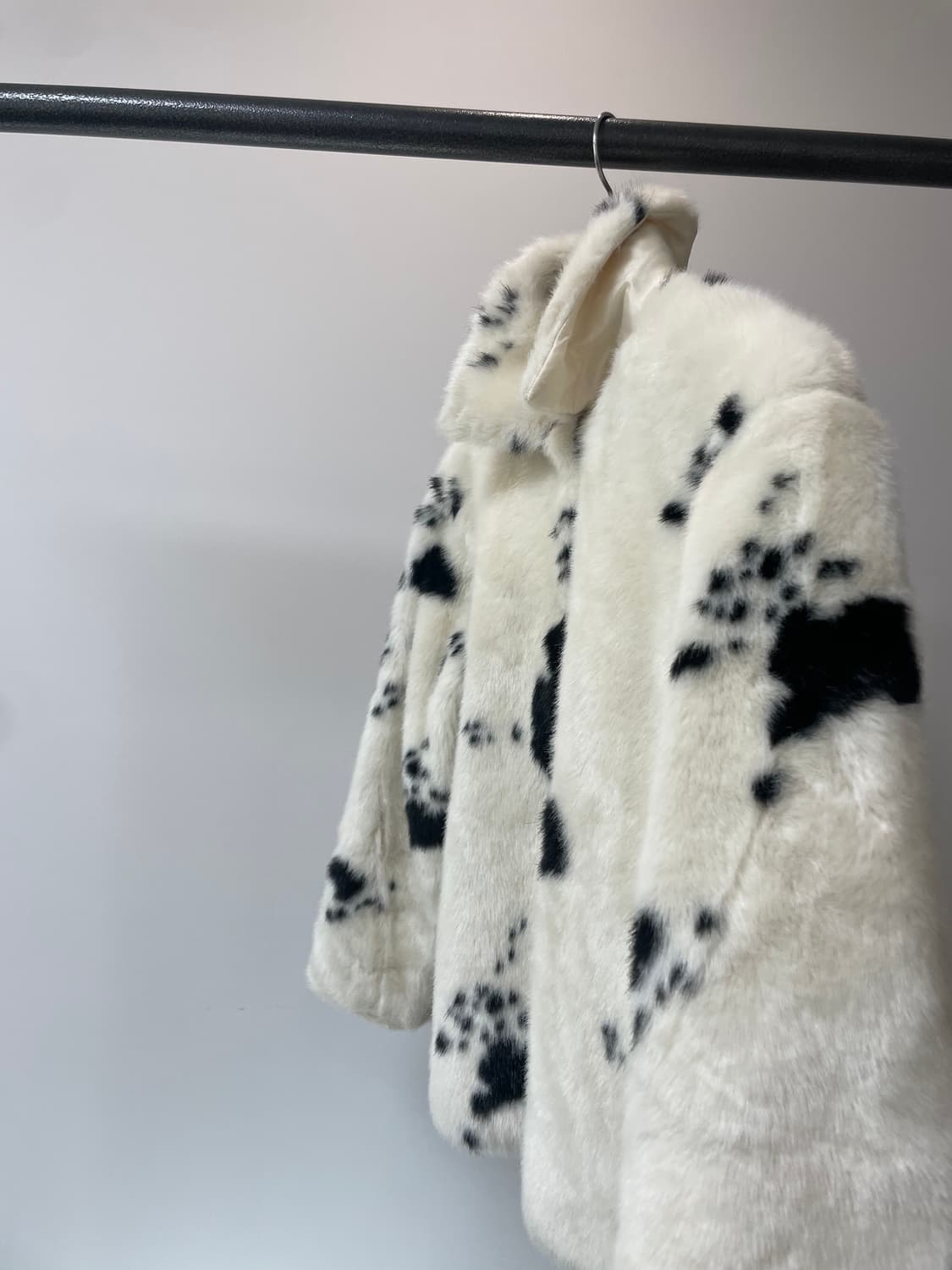 unene 유네네 에코 퍼 젖소패턴 카라 자켓 상품이미지2