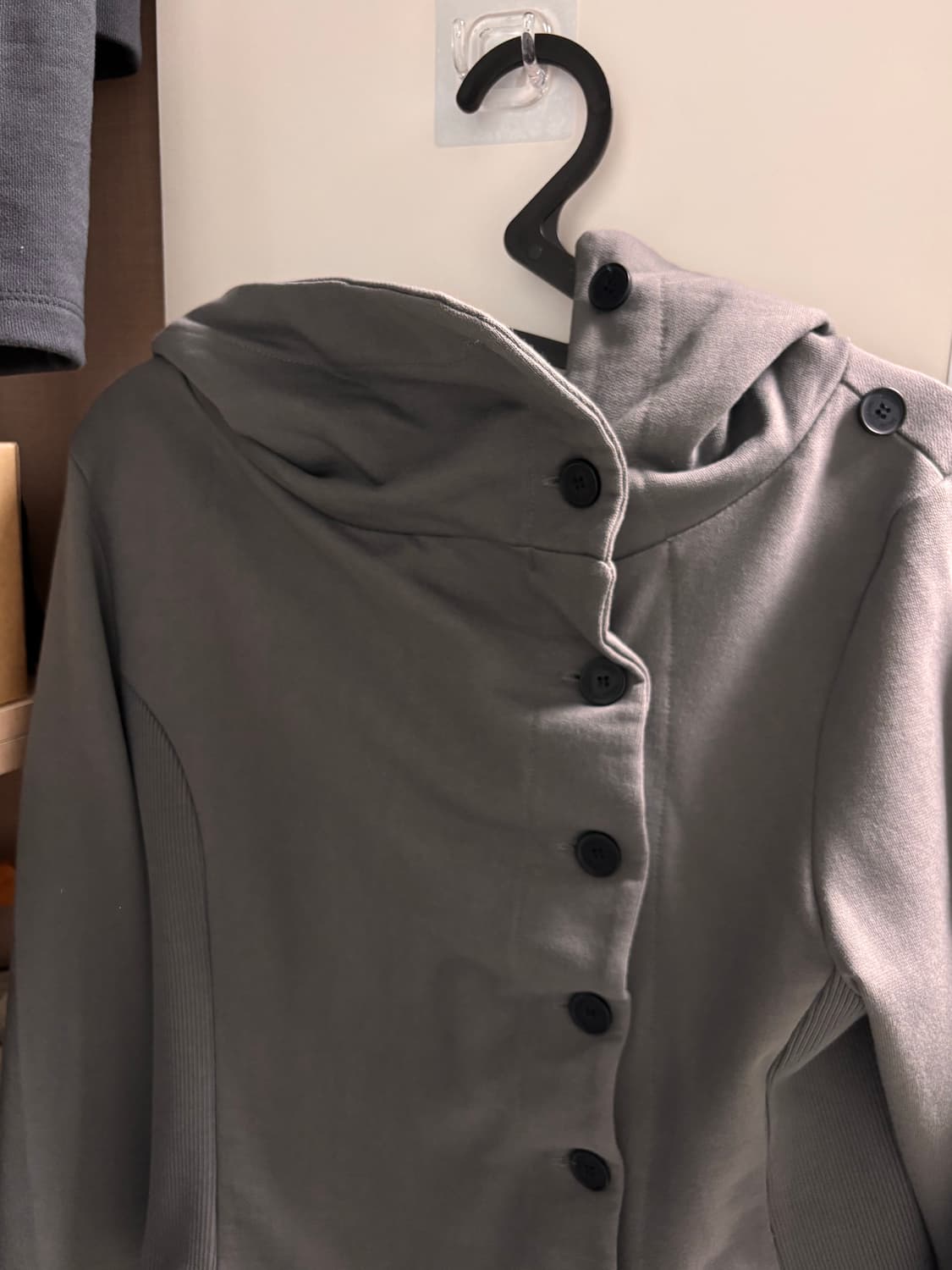 미세키서울 cowl neck 버튼 후드 상품이미지5