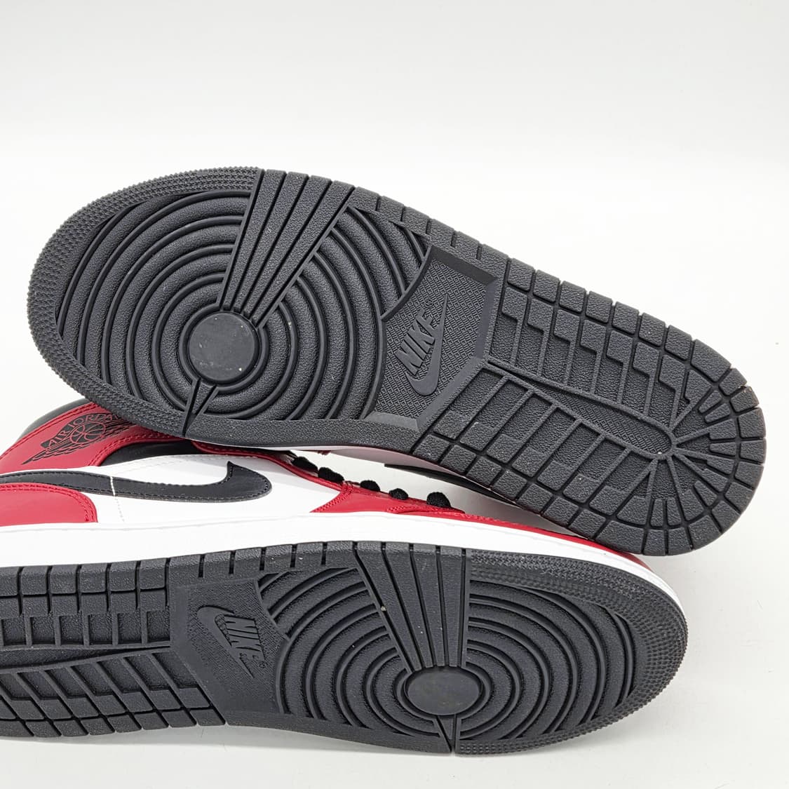나이키 에어 조던 1 미드 시카고 블랙토 (270)  상품이미지3
