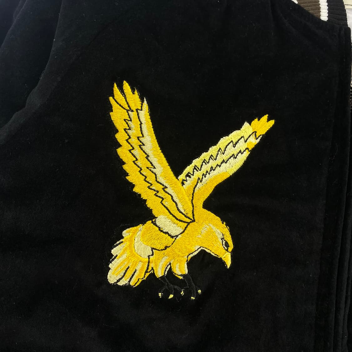 쇼트 자수 벨벳 수베니어 자켓 (100) 상품이미지3