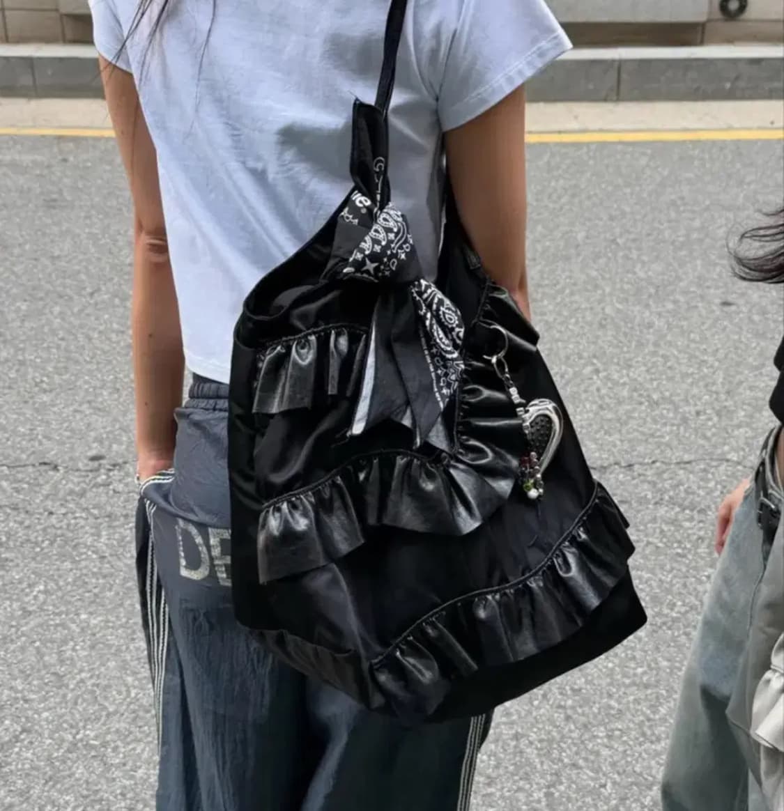 다이닛 프릴빅백 블랙+하트키링 상품이미지2