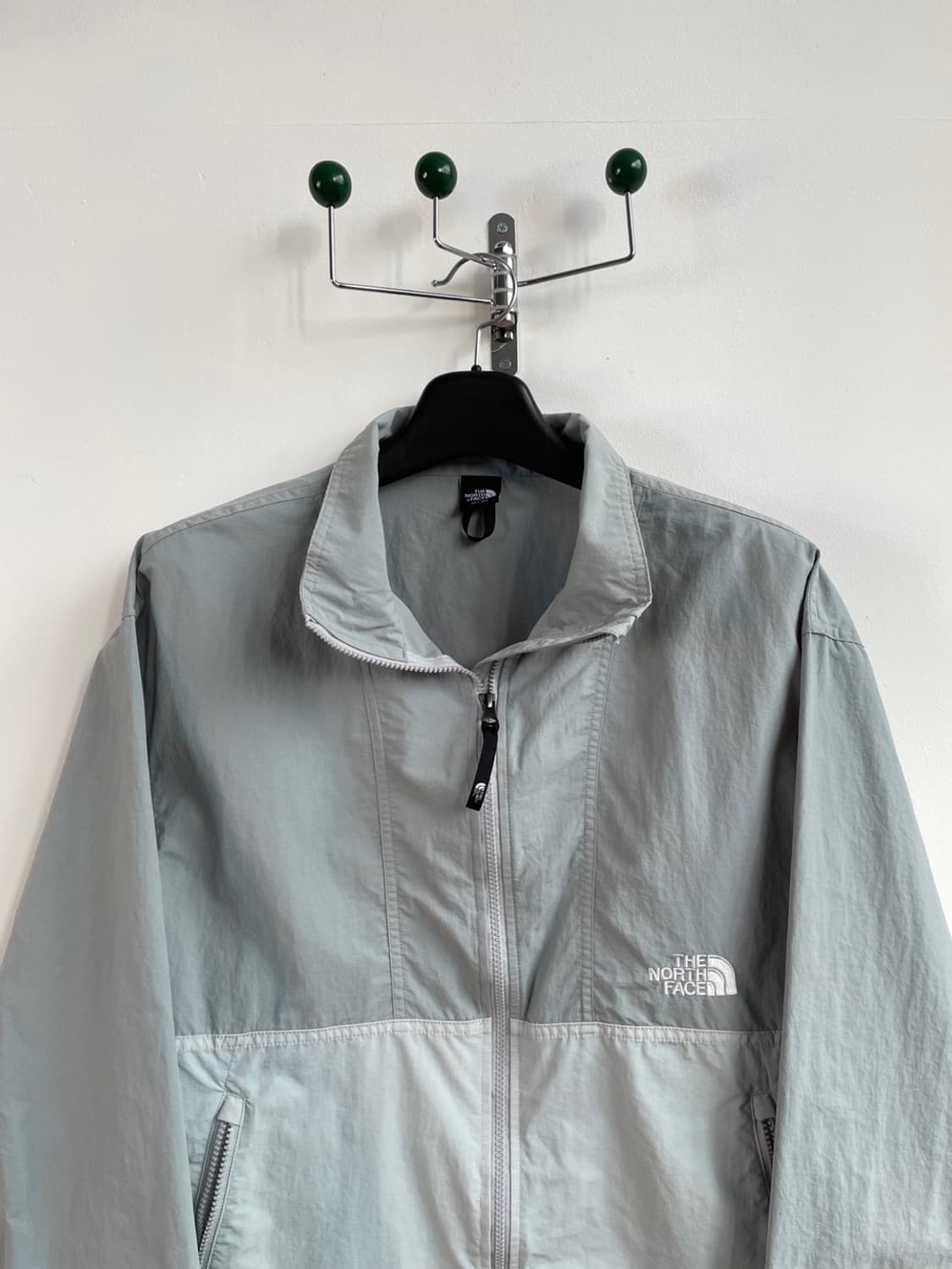 노스페이스 미드 로고 바람막이 상품이미지2