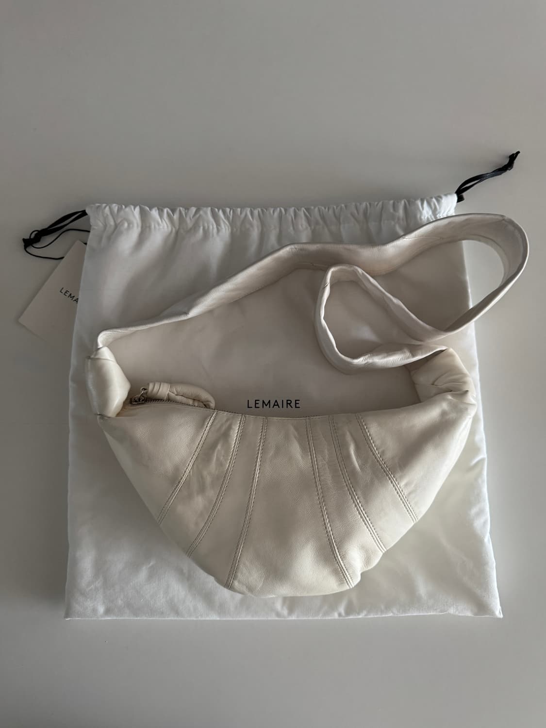 르메르 크루아상백 스몰 소프트나파 화이트 상품이미지1