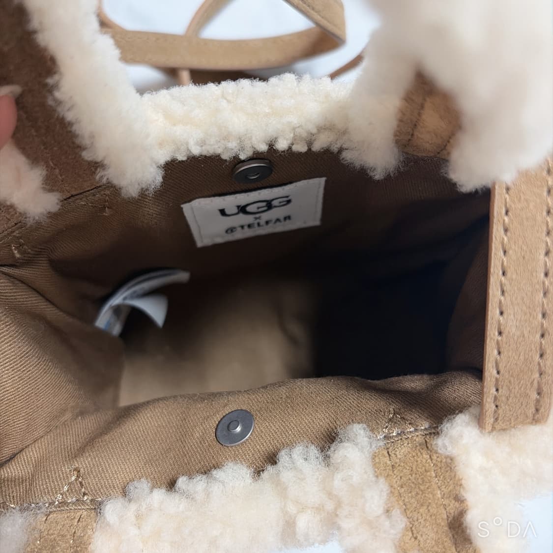 텔파 x 어그 체스트넛 미니 크로스백 상품이미지8