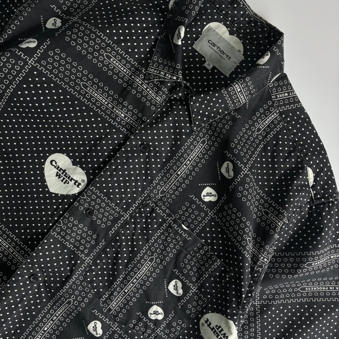 Carhartt  칼하트 WIP 하트 반다나 블랙 반팔 셔츠  상품이미지3