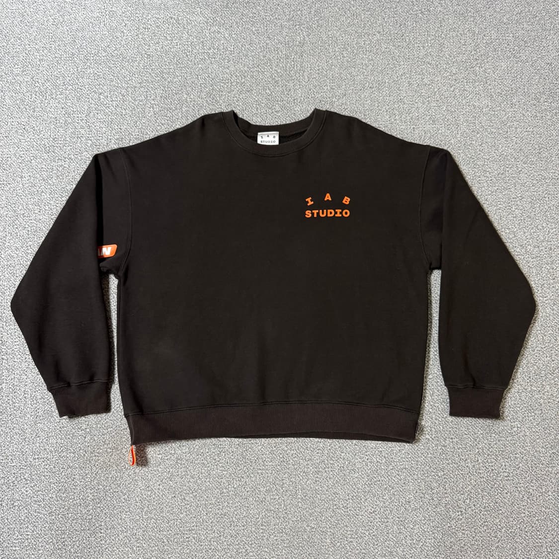 [크림가 33만원] 아이앱 x 두산 기모 맨투맨 L 상품이미지2