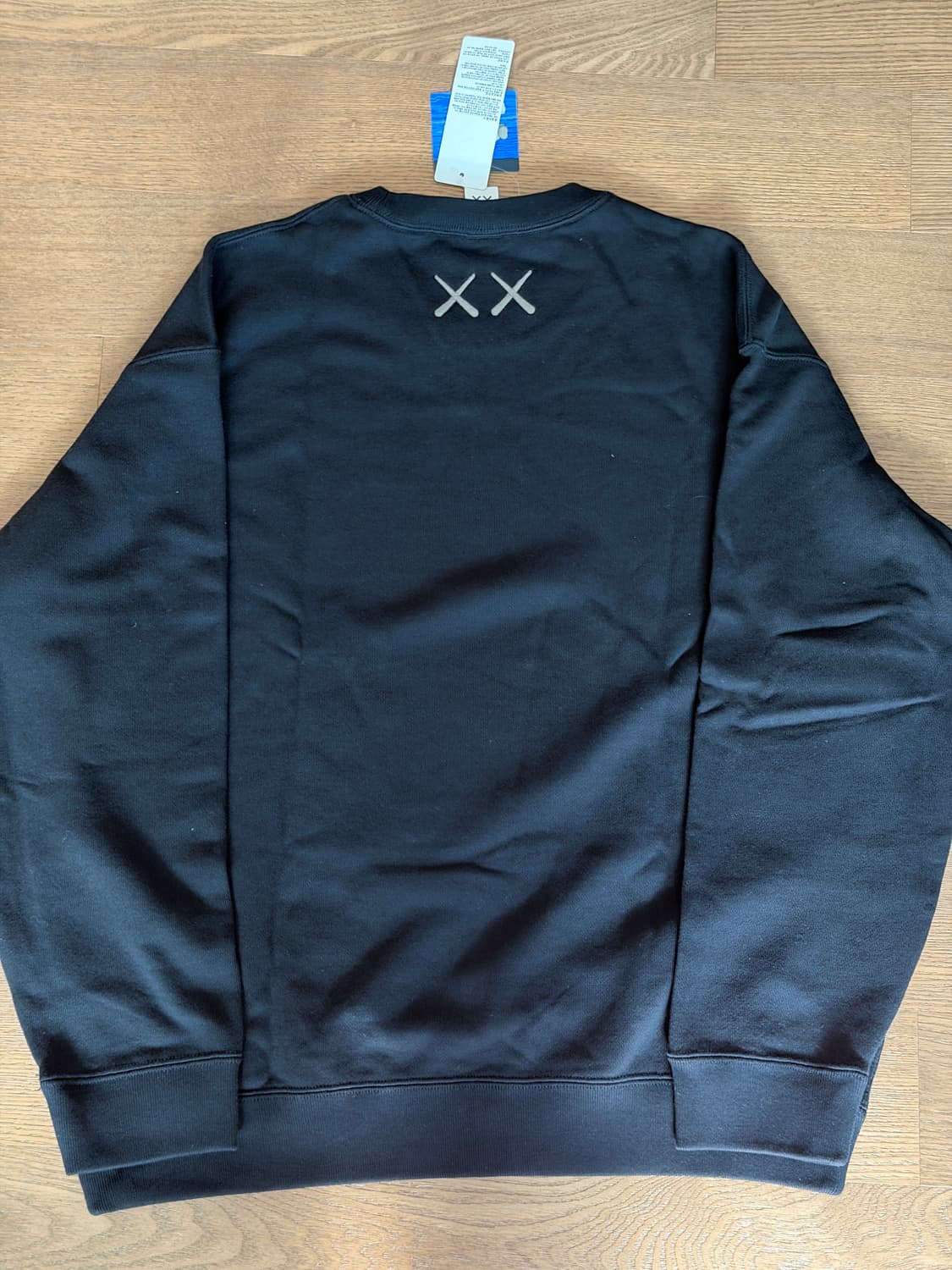 2023 유니클로 카우스 블랙 맨투맨 새제품 XL 상품이미지2