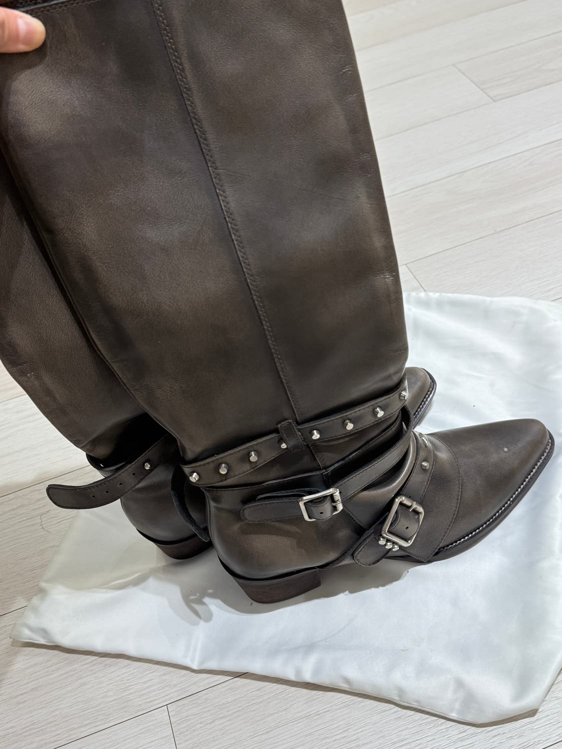 ‼️이사 처분 (새상품) 러프넥 보헤미안 체인벨트 롱부츠 240 상품이미지4