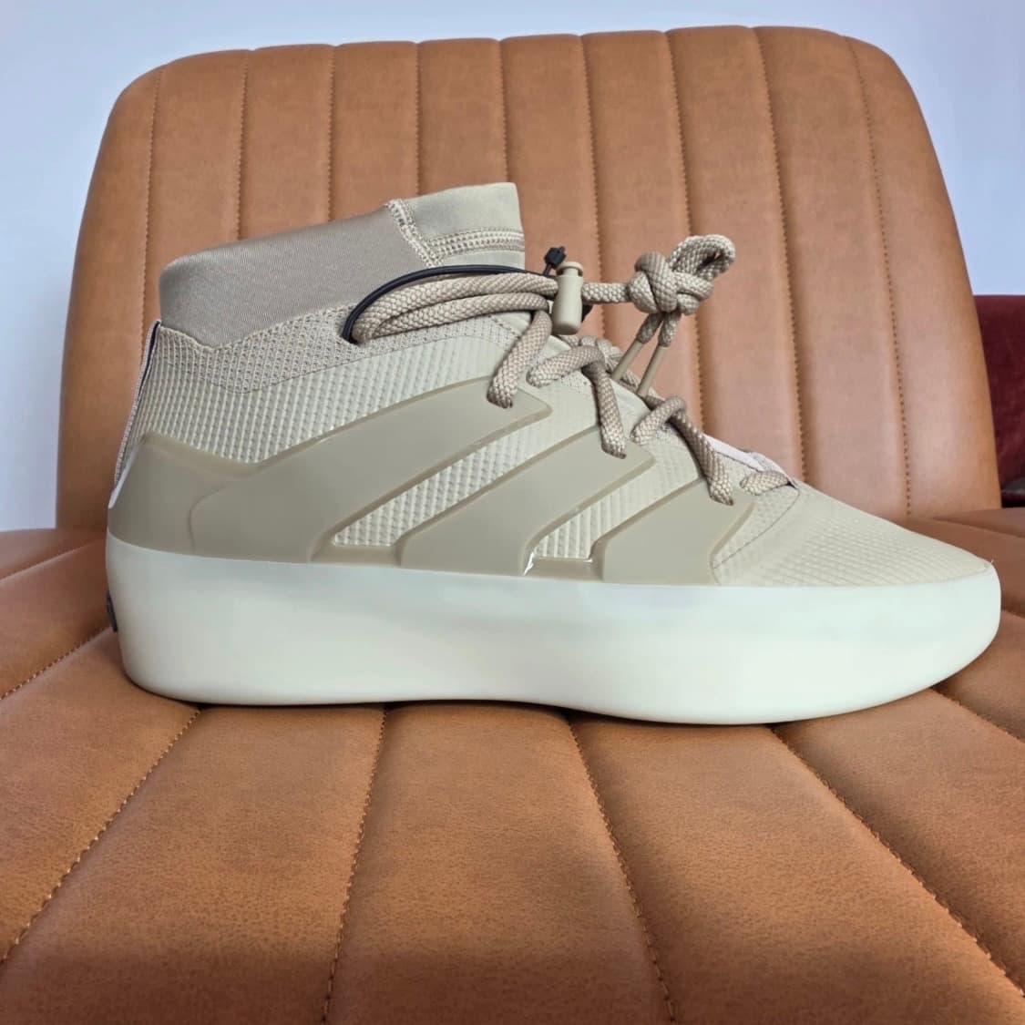 아디다스 X 피어 오브 갓 애슬레틱스 베스킷볼 클레이 295 상품이미지4