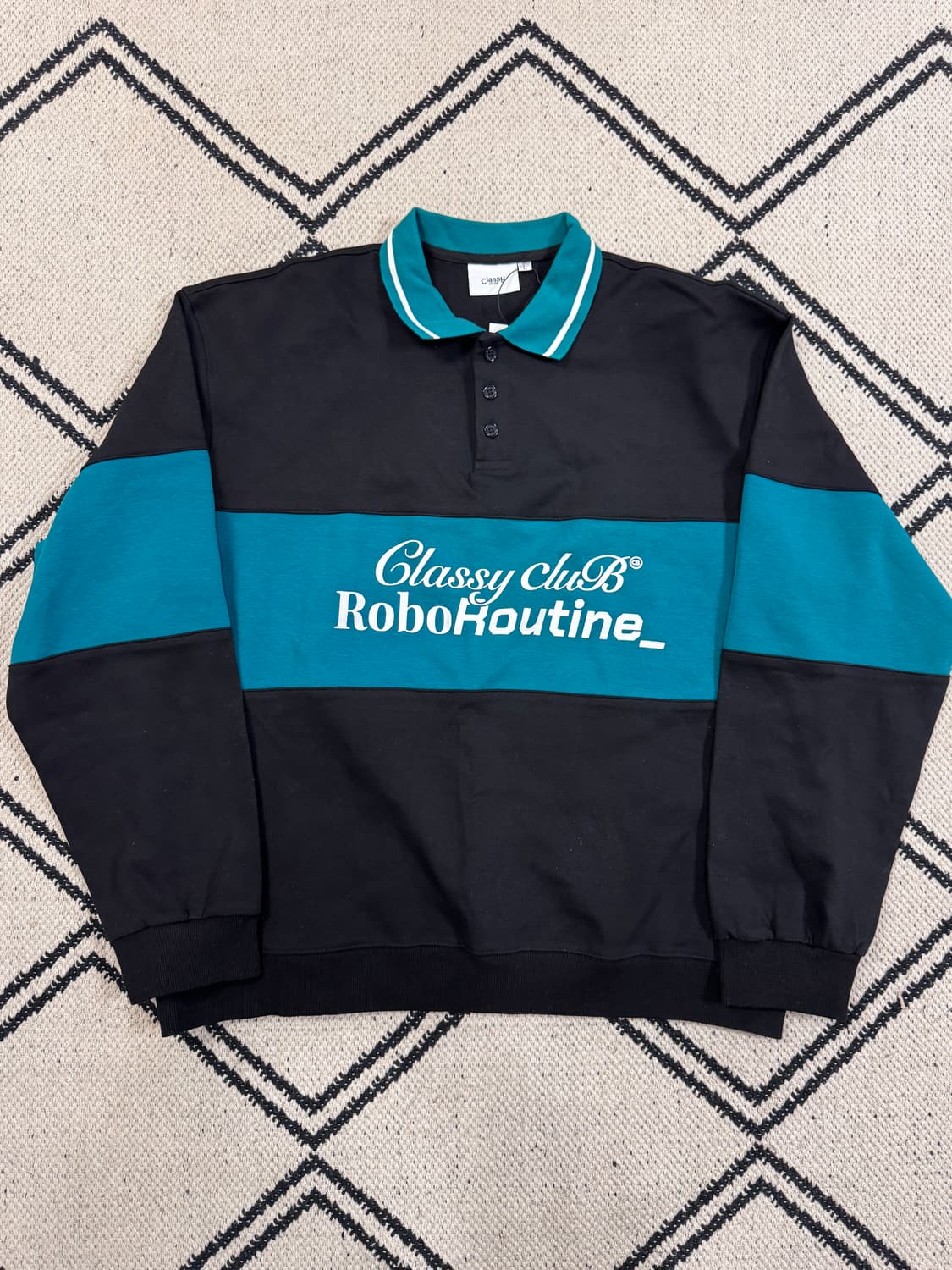 [새제품/L] Classy 폴로 스웻 셔츠 - 블랙 상품이미지7