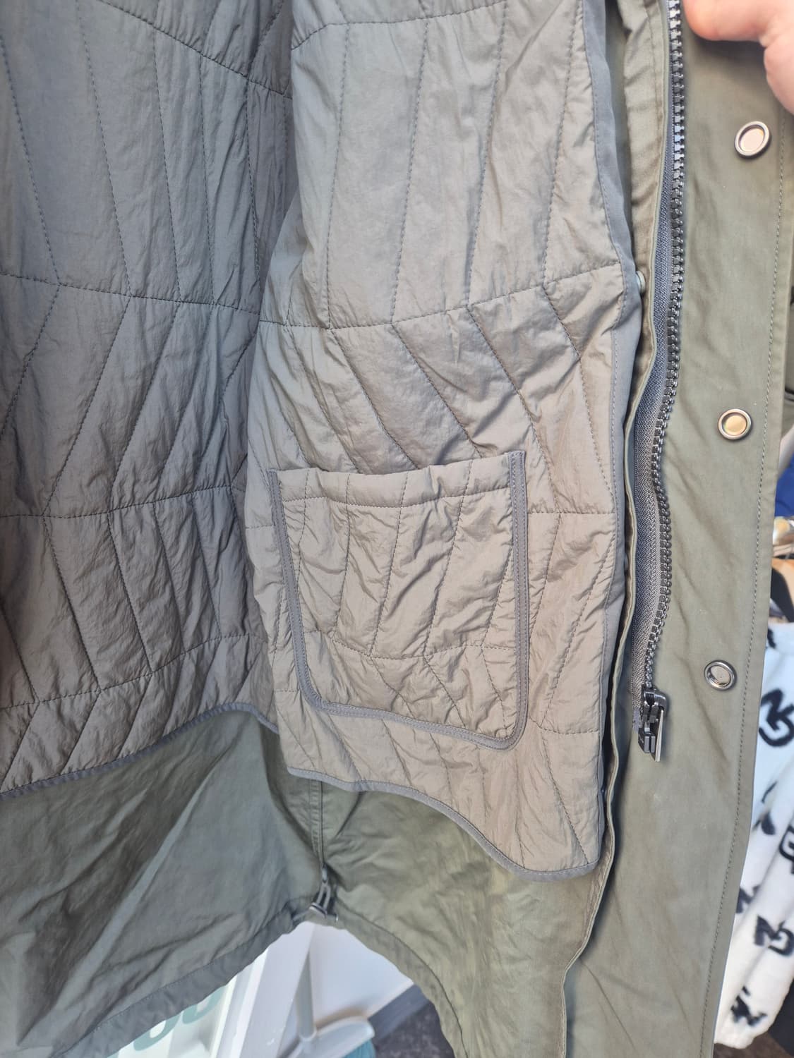 SHIFTG 브랜드의 카키색 야상 코트입니다-100사이즈 상품이미지7