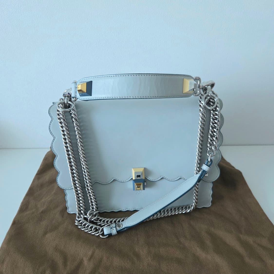 FENDI 펜디 정품 칸아이 캔아이 은장 체인 미듐 숄더백 크로스 토트백 상품이미지4