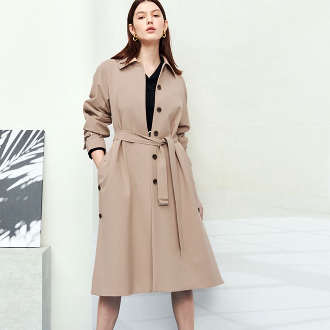 더아이잗컬렉션(THE IZZAT) 벨티드 슬릿 트렌치코트 55-66 상품이미지1