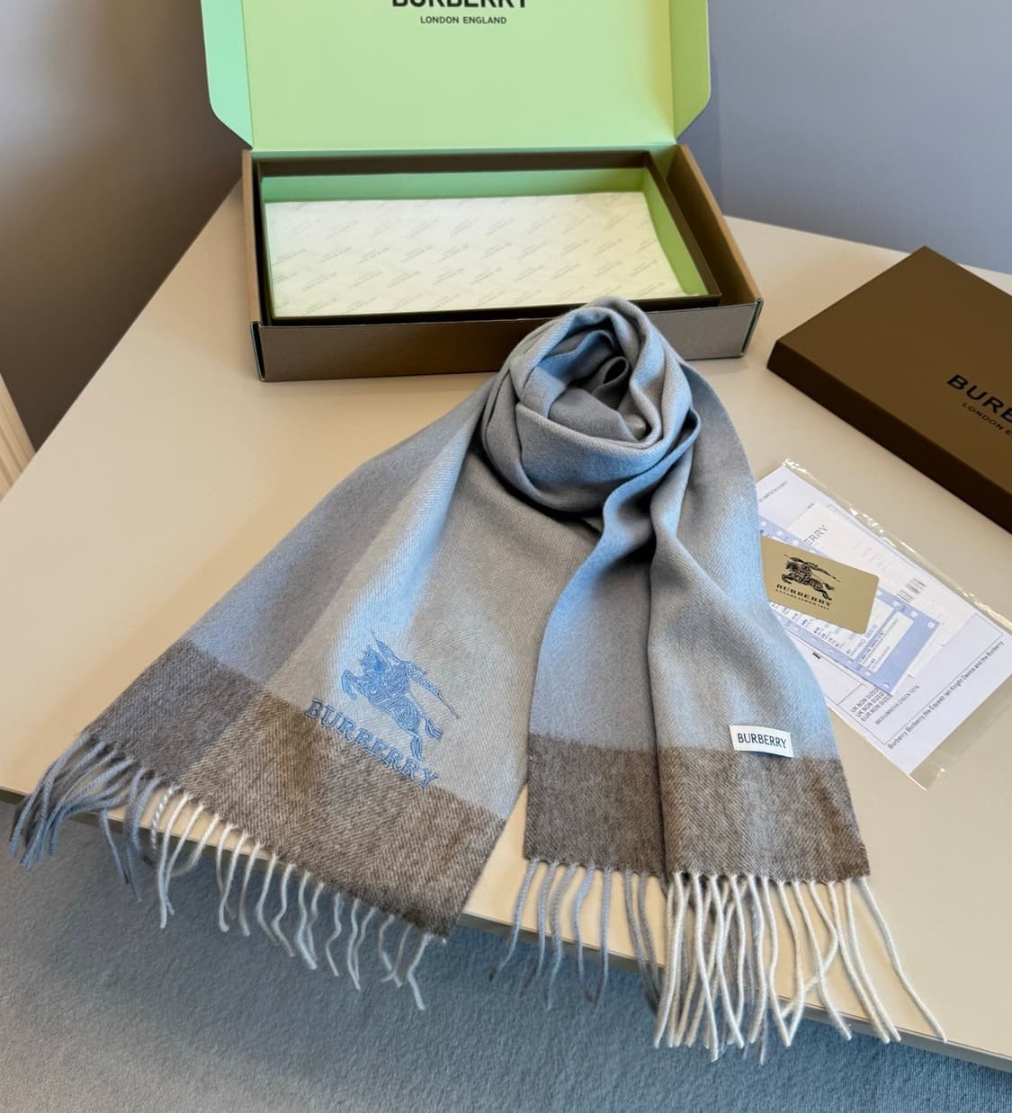 버버리숙녀 리버서블 스카프100% 램스울
 상품이미지3