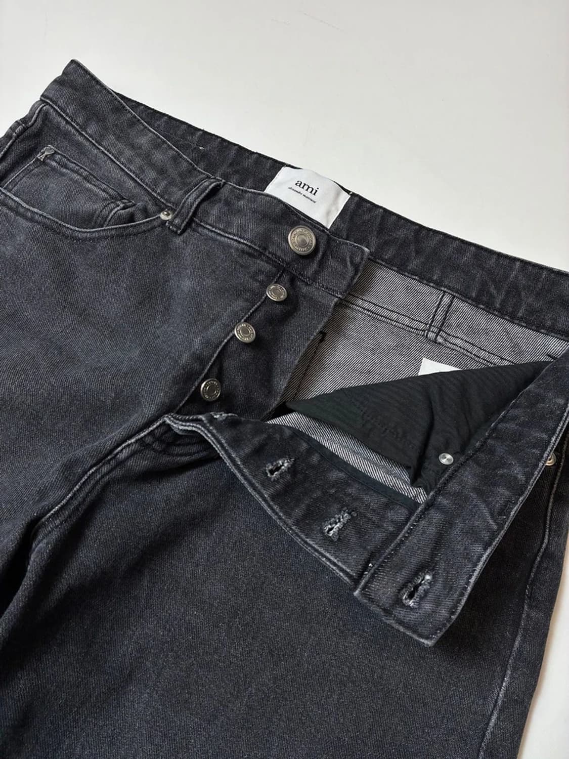 아미 AMI 스트레이트 가죽 탭 데님 팬츠 PN8349 상품이미지3