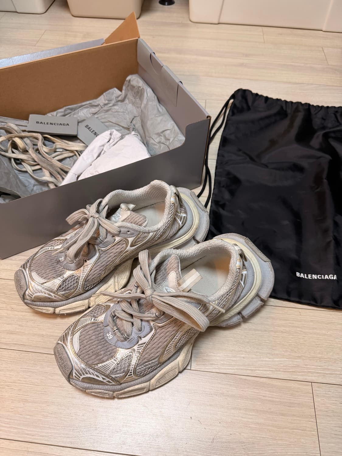 발렌시아가 3xl 에그쉘 39 상품이미지1