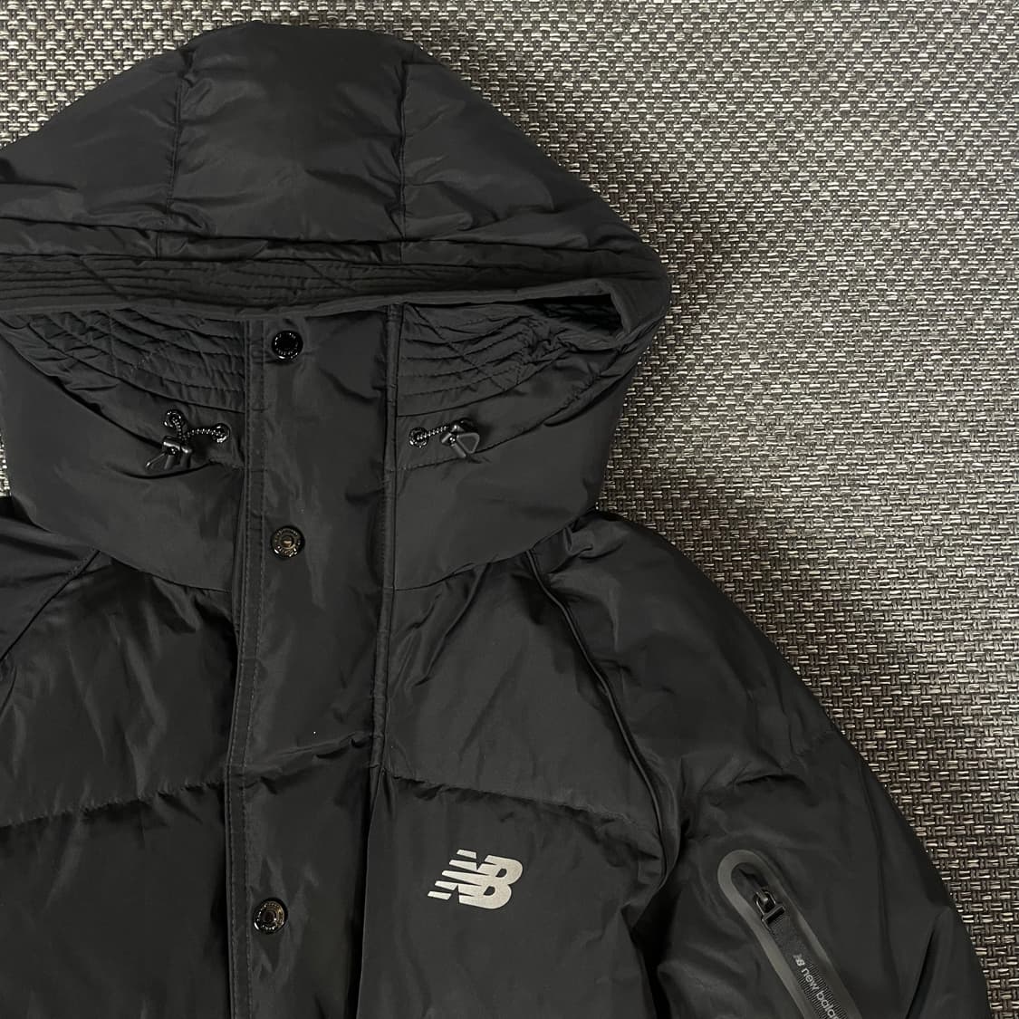 뉴발란스 빅로고 블랙 구스 숏패딩 L 상품이미지3