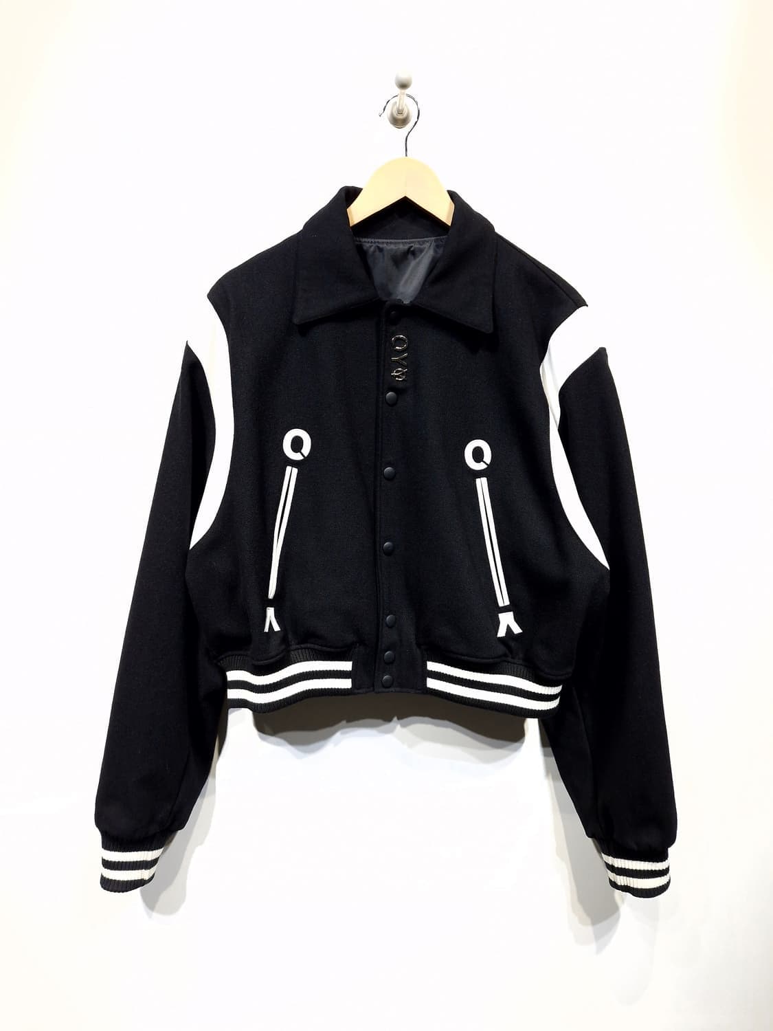 OY 오와이 메탈로고 바시티자켓 블랙 상품이미지3