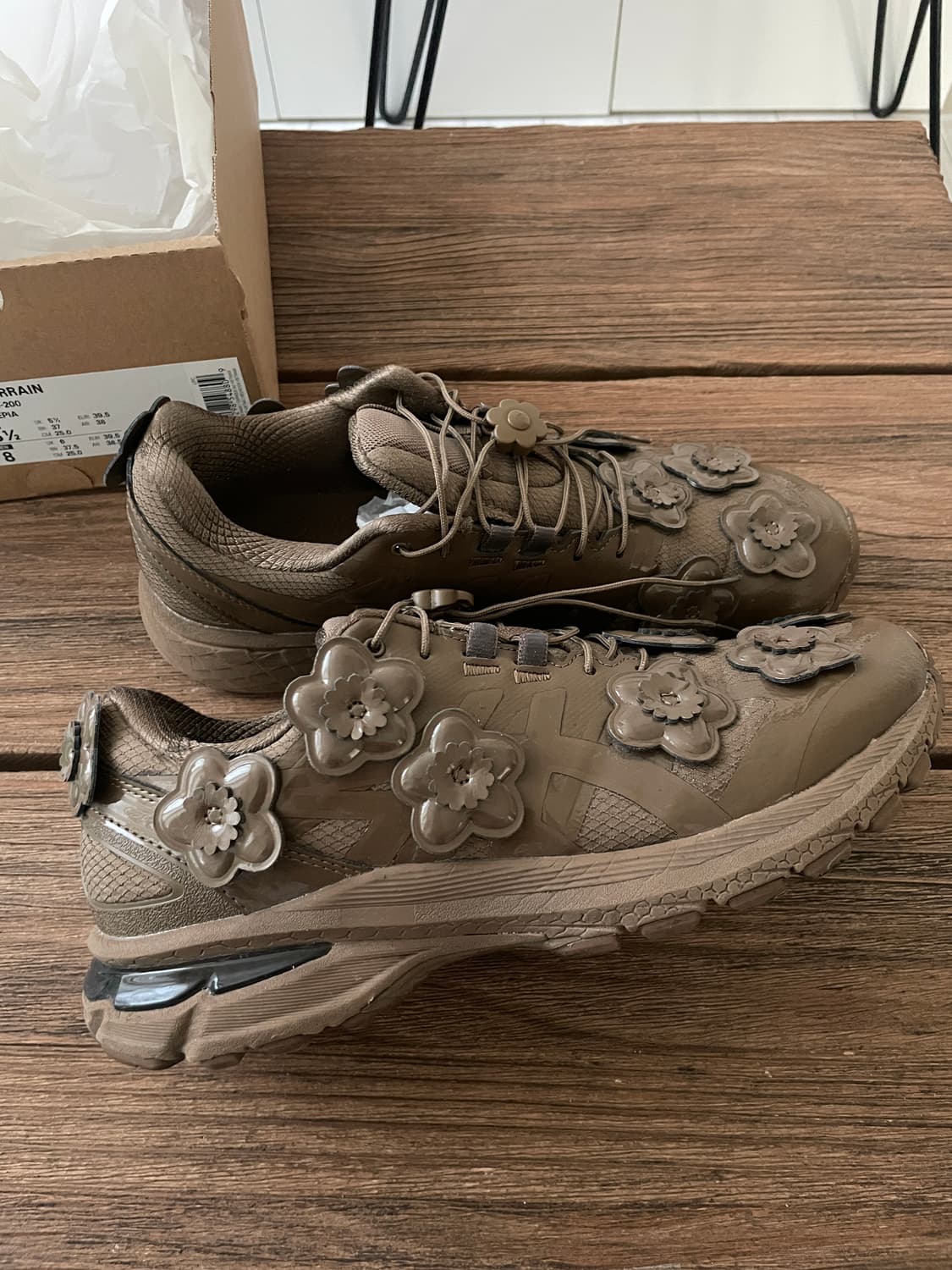 세실리아반센 아식스 브라운 250(US8) 상품이미지1