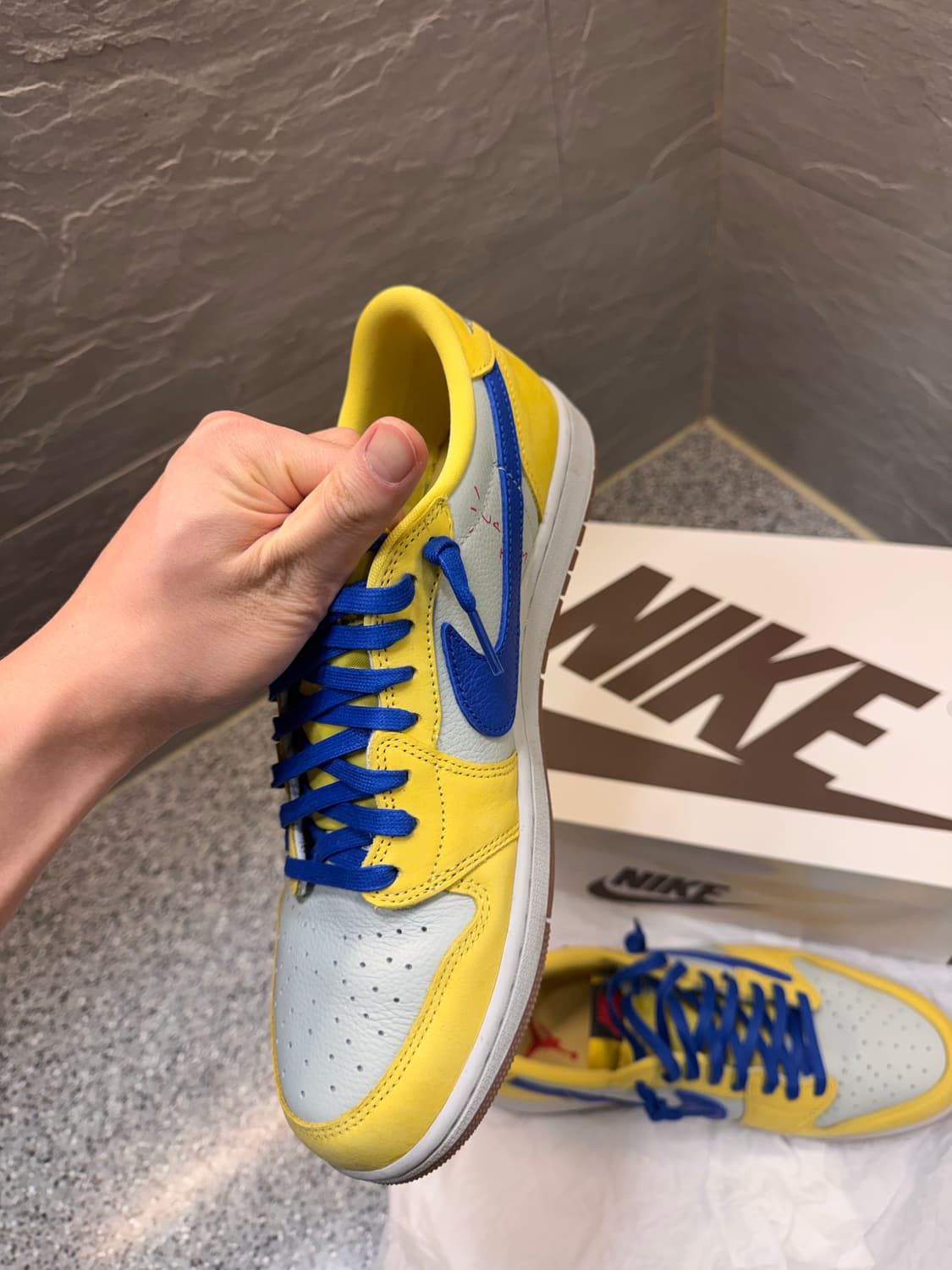 조던 x 트레비스 스캇 레트로 로우 OG SP 카나리 상품이미지3