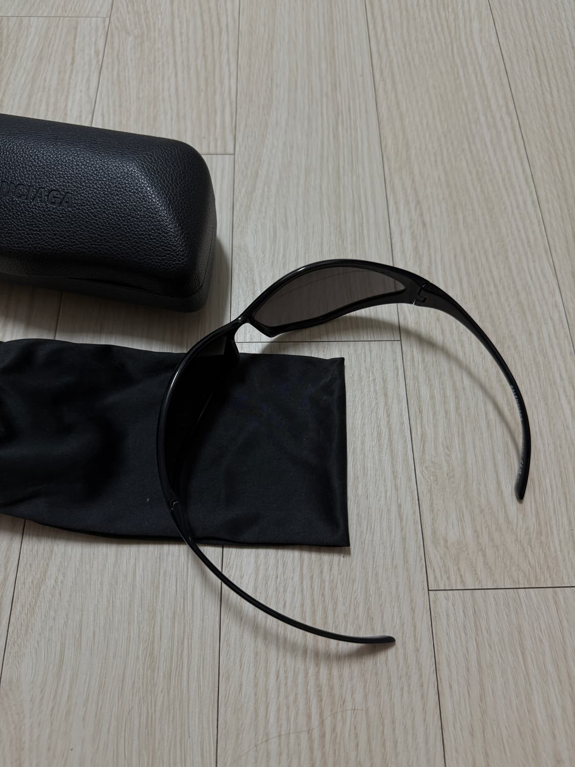 [os] 발렌시아가 90s 오발선글라스 블랙 상품이미지4