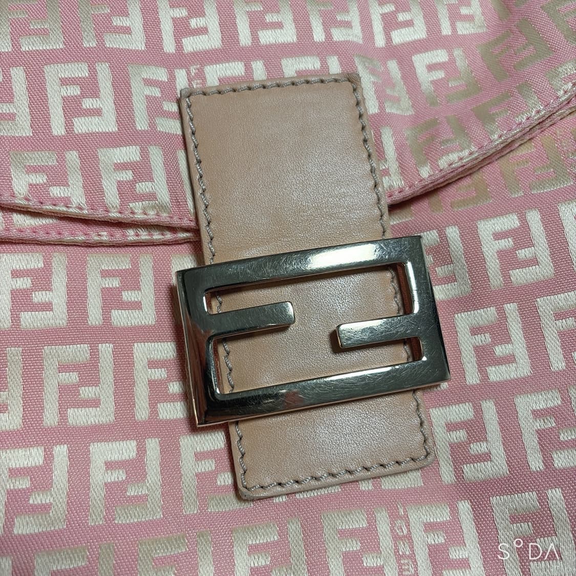 펜디 FF 로고 핑크 바게트백 상품이미지3