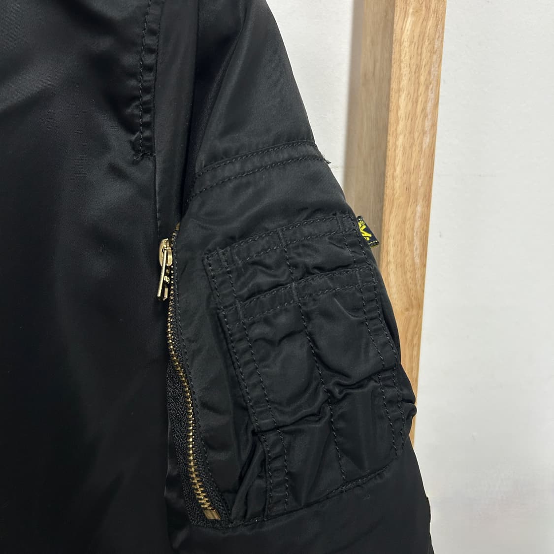 알파인더스트리 ma-1 플라이트 항공점퍼 블랙 상품이미지3