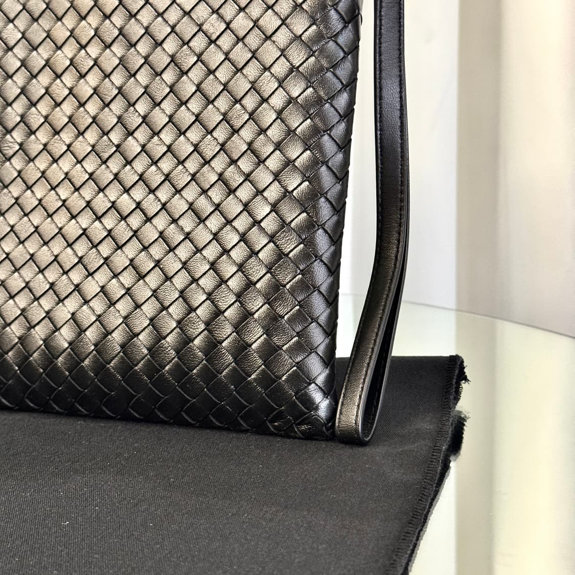 [새상품급] 보테가베네타 인트레치아토 블랙 클러치 상품이미지2