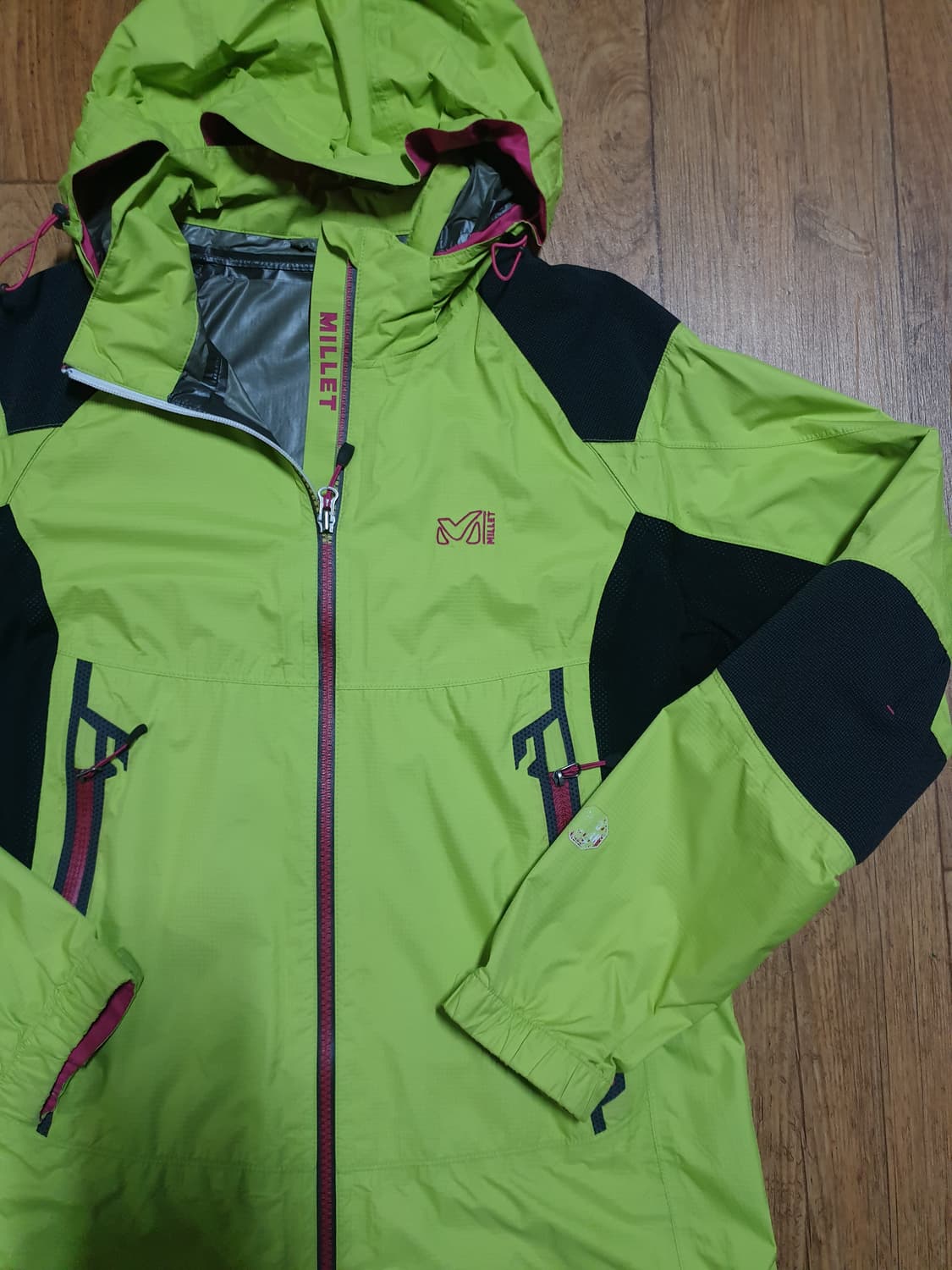 1090 밀레 아웃도어 바람막이 95~100 사이즈입니다 상품이미지3