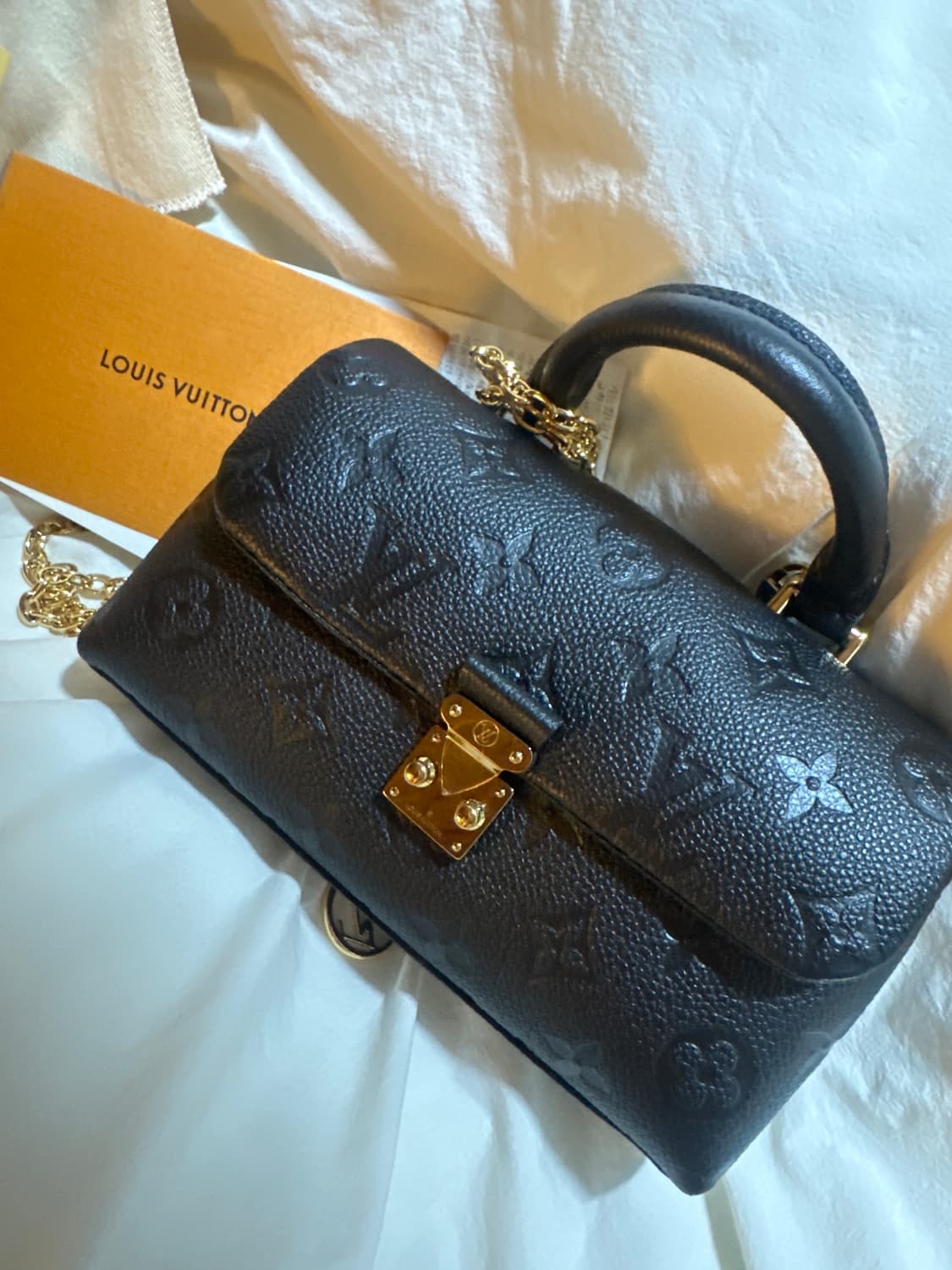 새상품) 루이비통 나노 마들렌 블랙 가방 상품이미지2