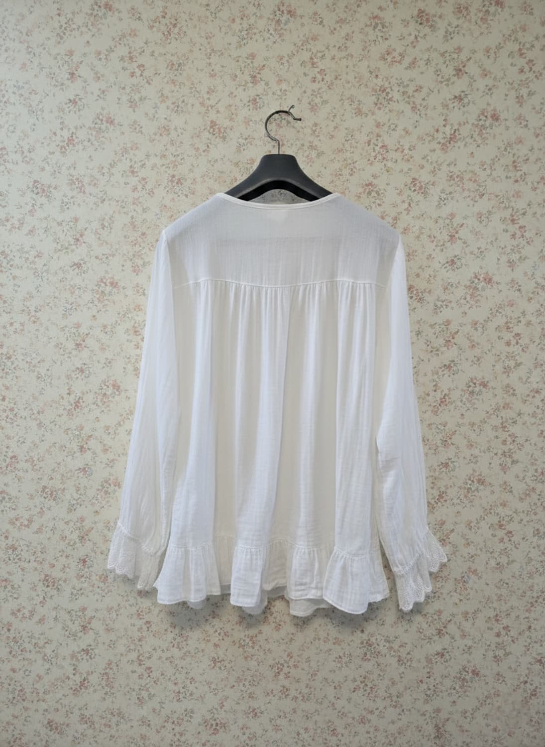 화이트 프릴 블라우스 66 상품이미지2