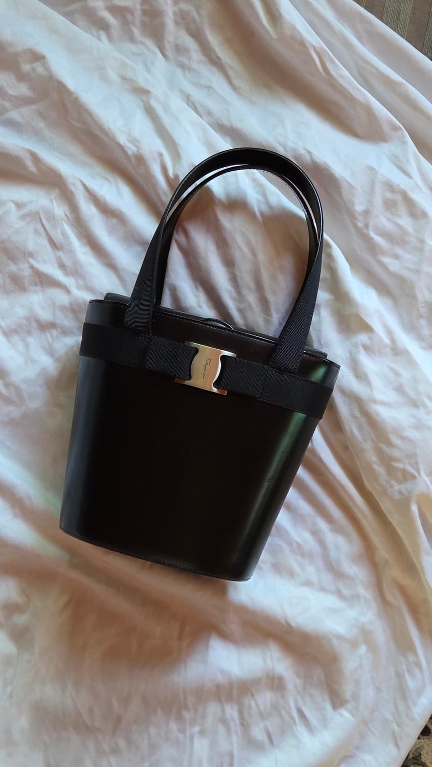 페레가모 바라 리본 버킷백 토트백 상품이미지1