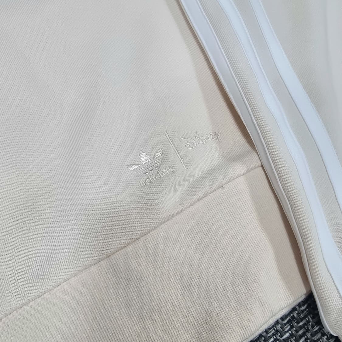 아디다스X디즈니 스티치 콜라보 가디건 베이지 상품이미지6
