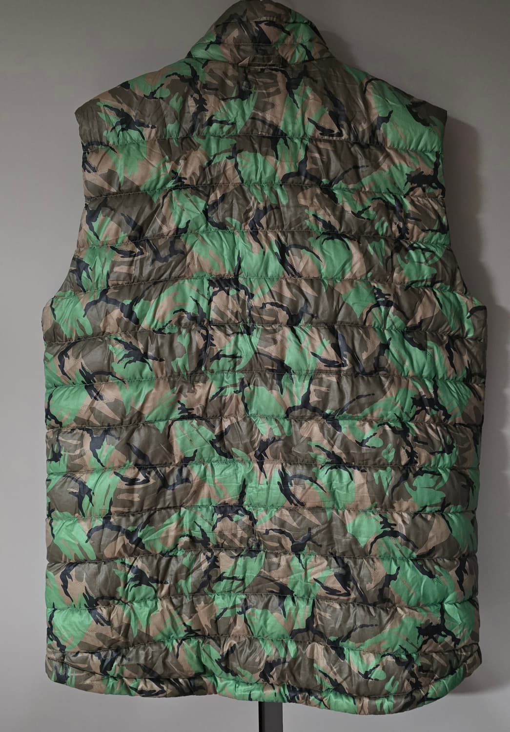 컬럼비아 카모 구스다운 경량 패딩조끼
푸퍼 베스트.   싸이즈105  남 상품이미지5