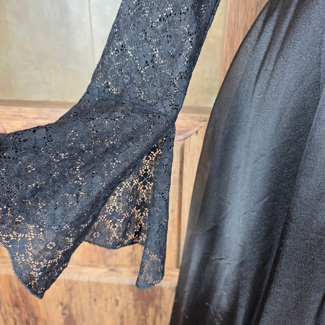 베네통  레이스 벨 슬리브 블라우스 상품이미지5