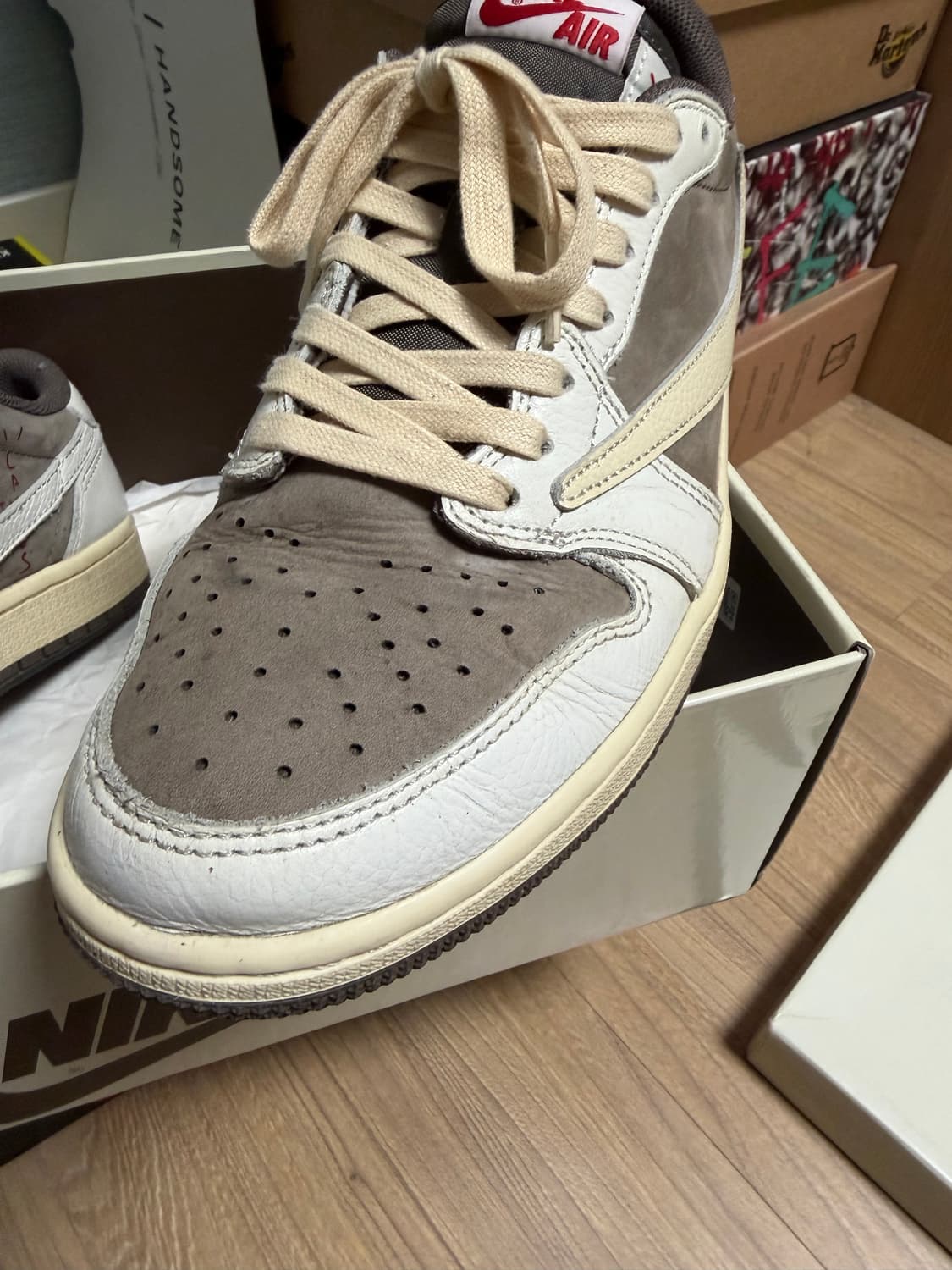 트래비스스캇 조던1 리버스 모카 270 상품이미지2