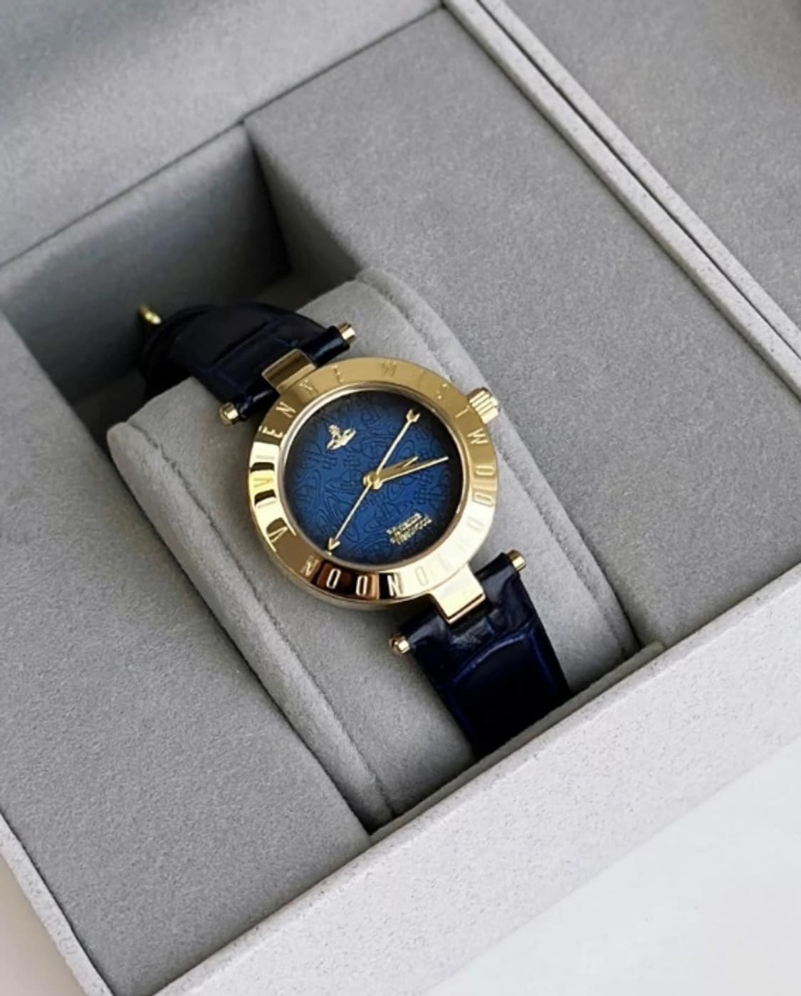 정품 비비안웨스트우드 시계 블루 다이얼 거의새것 28MM 상품이미지1