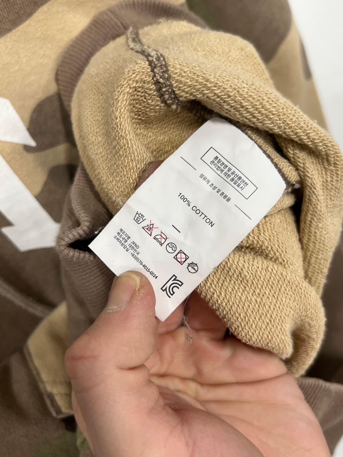 디스이즈네버댓 TINT 스펠링 로고 카모 플라쥬 풀오버 후드티 상품이미지4