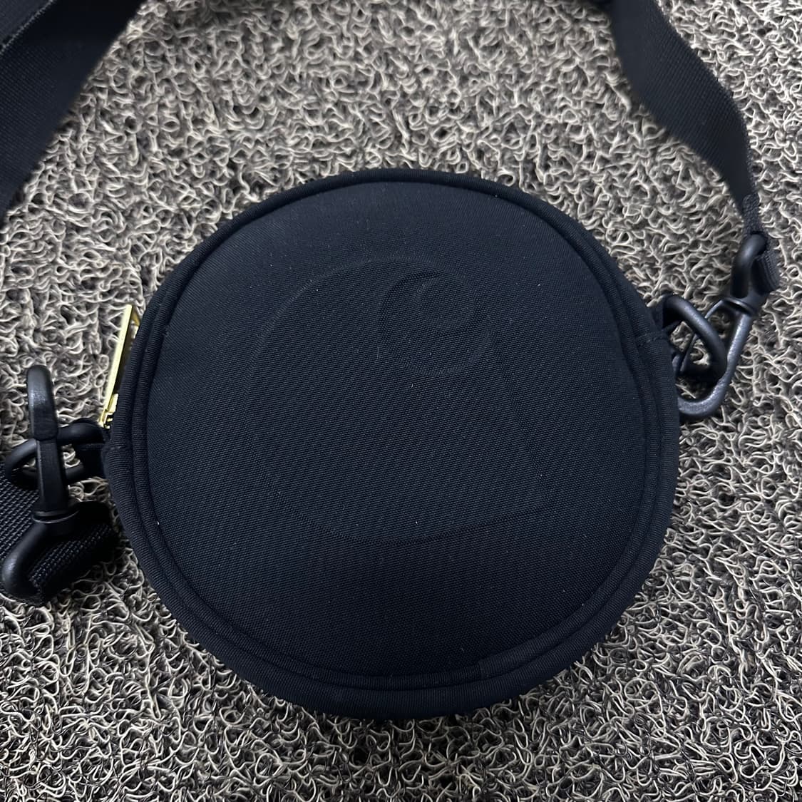 칼하트 클라트론 미니 크로스백 가방 블랙 상품이미지3