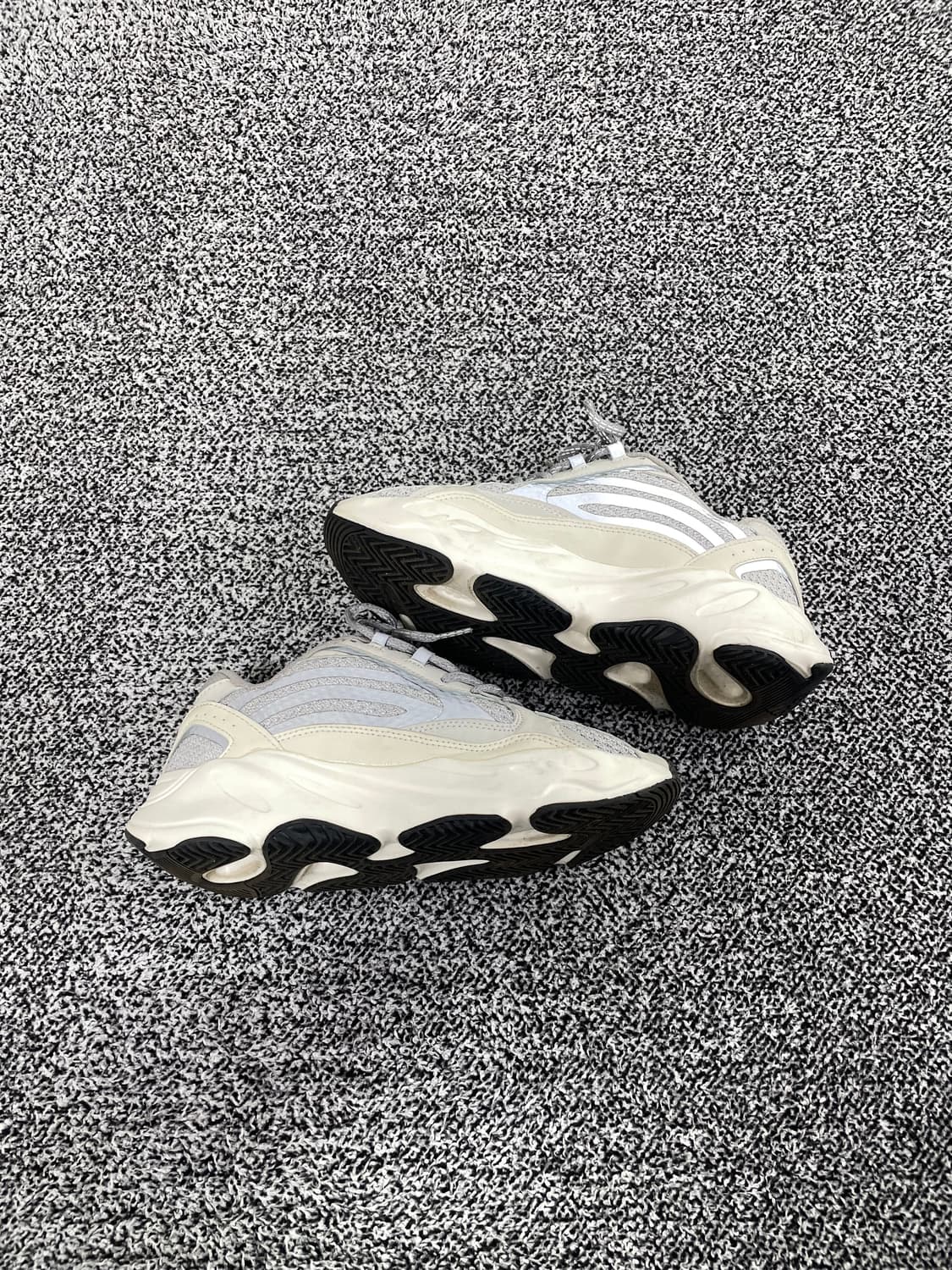 빈티지9. 아디다스 이지 부스트 700 V2 스태틱 운동화 러닝화 상품이미지4