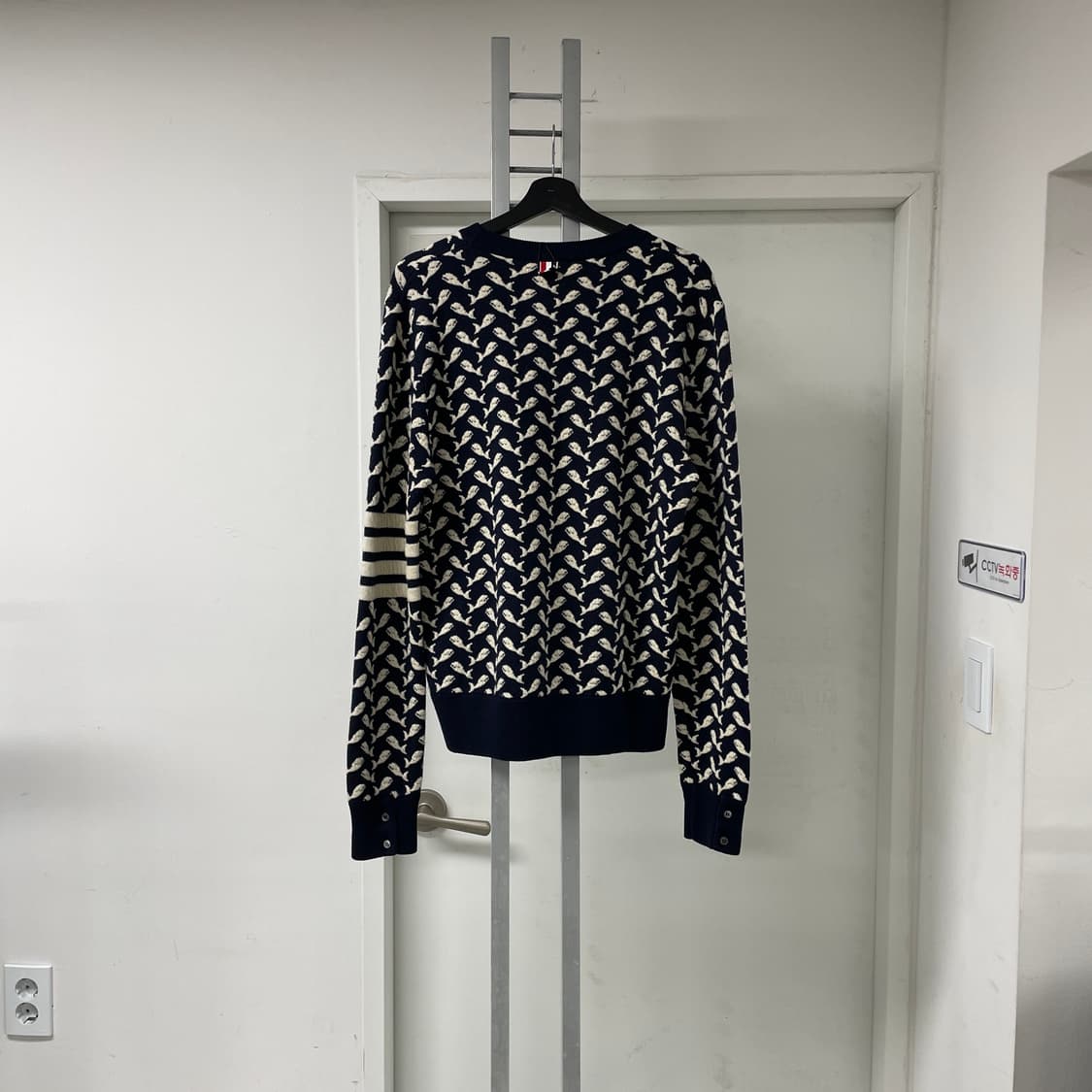 톰브라운 고래 사선 완장 니트 2 상품이미지7