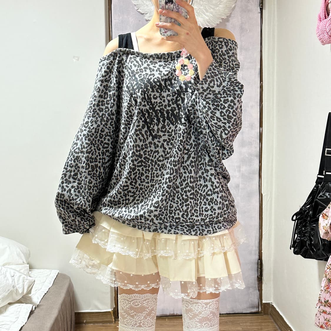 빈티지 오프숄더 호피 티셔츠 오네갸루 라떼 로걀 리즈리사 베이비메탈클럽 상품이미지2