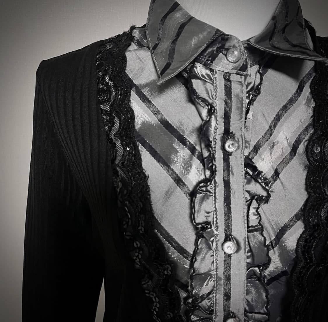 고스로리 공겜여주 실버 블라우스 로걀탑 상품이미지5