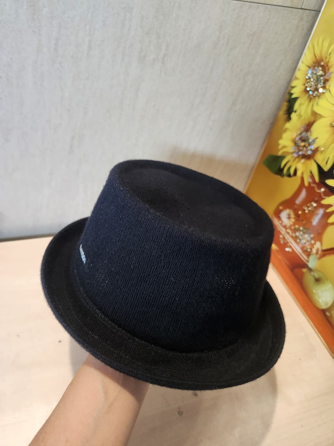 “캉골(KANGOL) 블랙 페도라햇 🎩 감성+힙 무드 필수템”
 상품이미지6