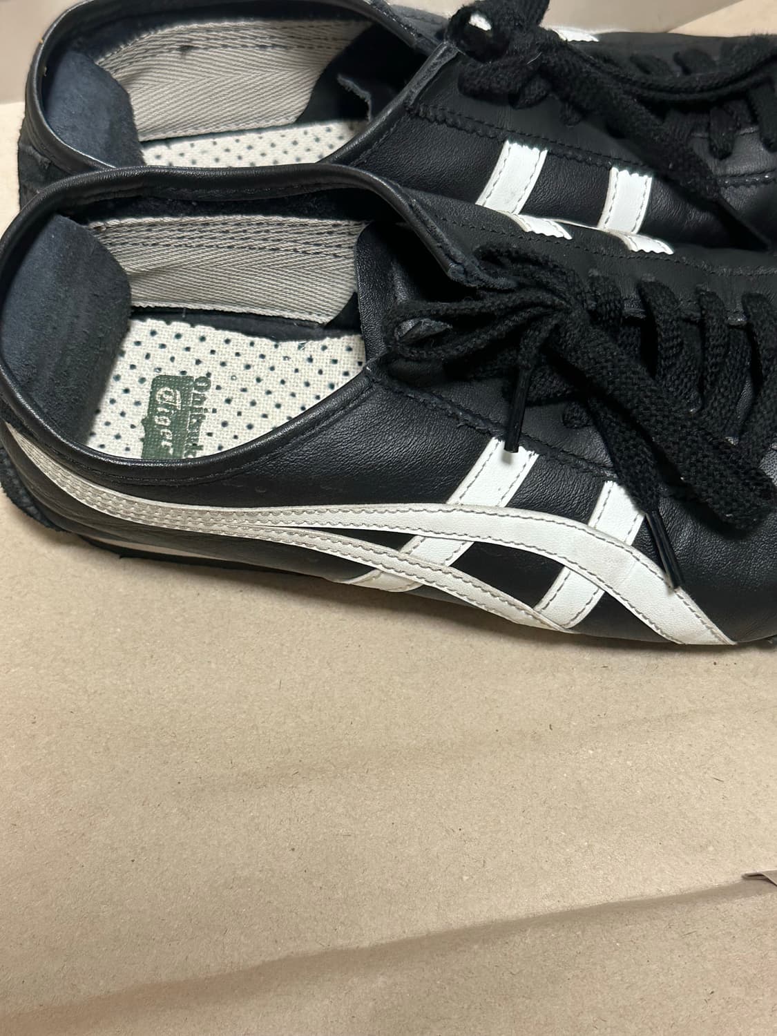 오니츠카타이거 멕시코66 블랙 275사이즈 팝니다 상품이미지2