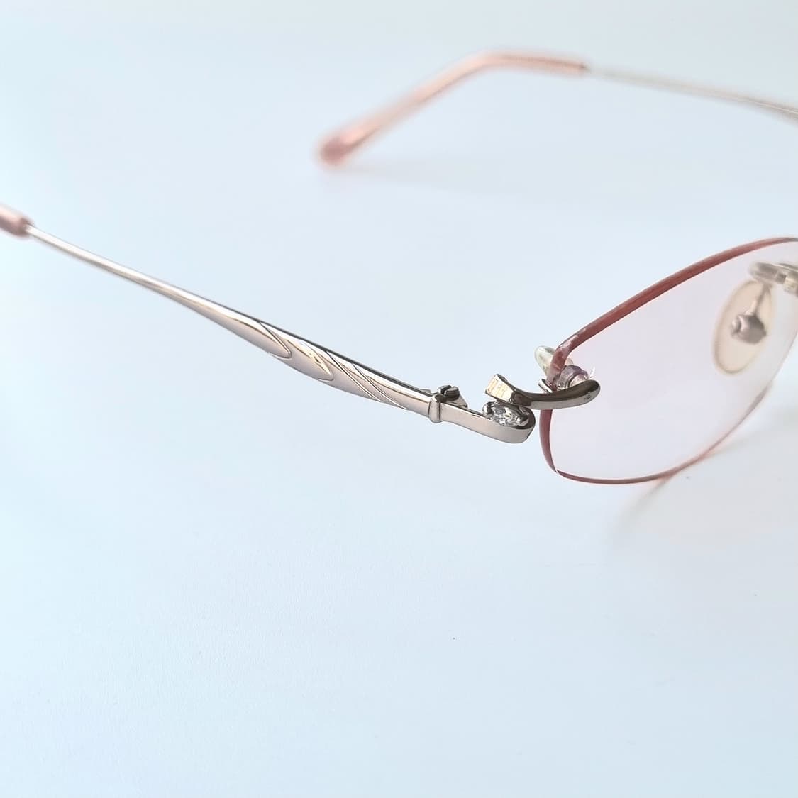 데드스탁 옆모습까지 완벽한 무테 안경테  1517 상품이미지7