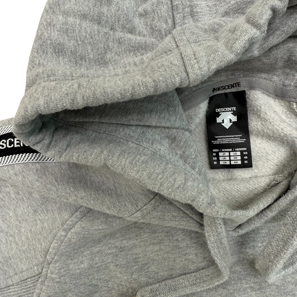 데상트 후드티 상품이미지2