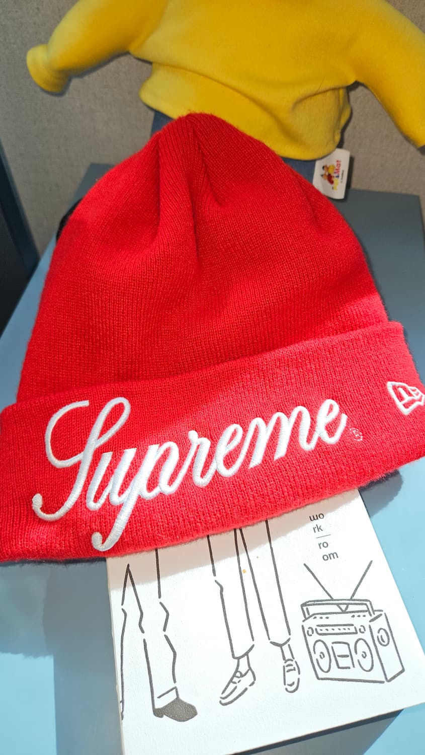 슈프림 24fw 레드비니 상품이미지2